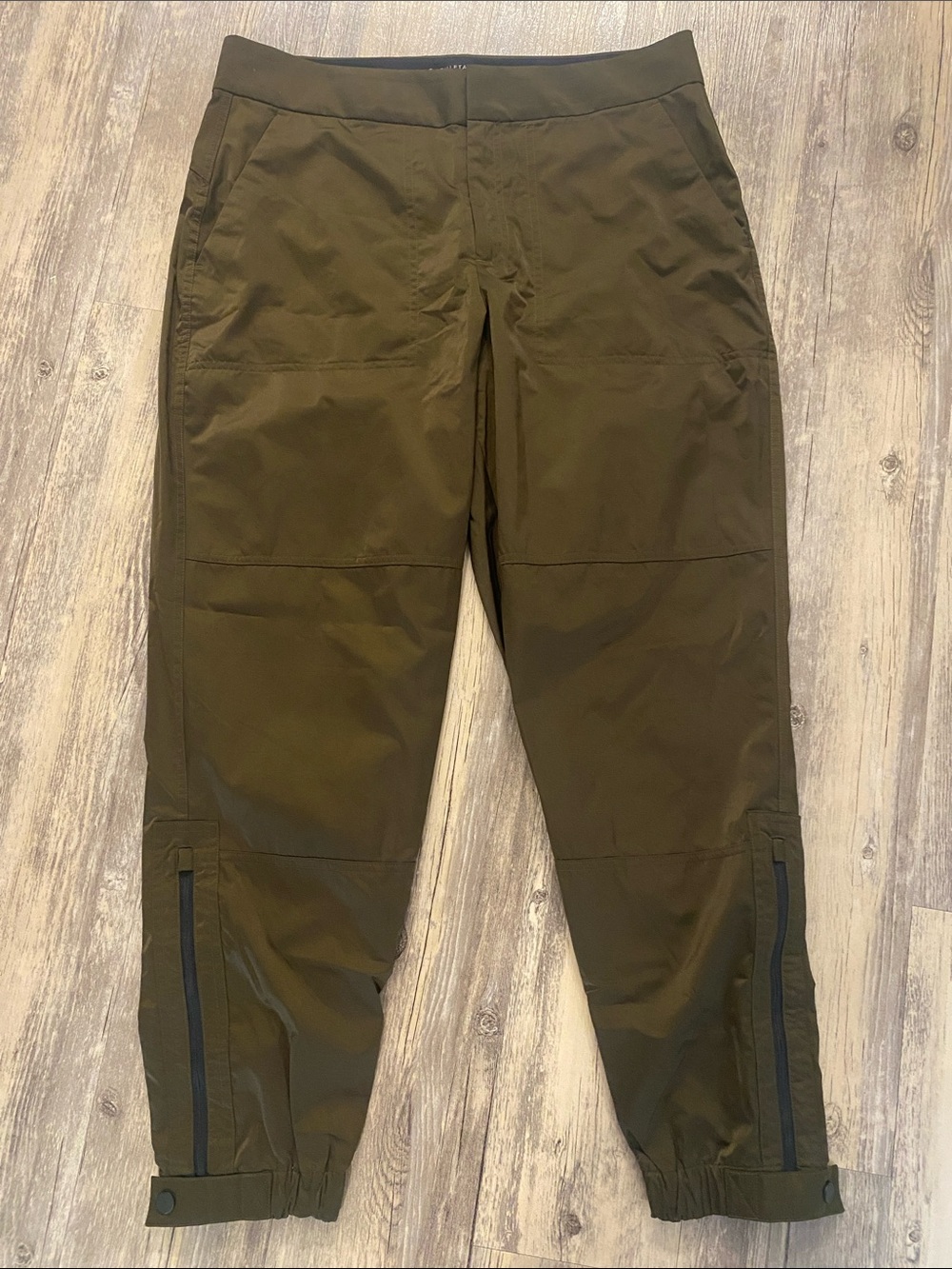 Athleta Radiant Jogger Olive Green Gorpcore Size 12